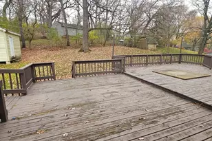 600 Hawthorne Ln, Carpentersville, IL 60110 - Photo 22