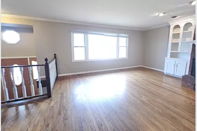 600 Hawthorne Lane, Carpentersville, IL 60110 - Photo 10