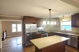 600 Hawthorne Ln, Carpentersville, IL 60110 - Photo 16