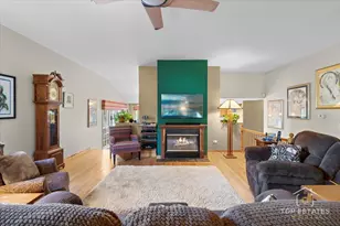 823 S Salem Dr, Schaumburg, IL 60193 - Photo 8