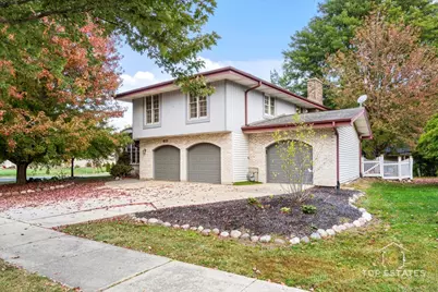 823 S Salem Drive, Schaumburg, IL 60193 - Photo 1