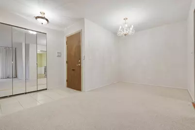 375 Pinetree Lane #D-1, Schaumburg, IL 60193 - Photo 6