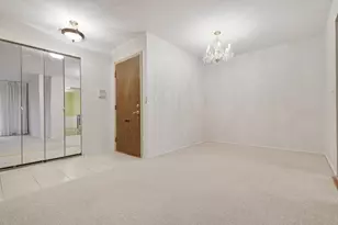 375 Pinetree Ln, Schaumburg, IL 60193 - Photo 6