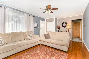 923 Plaza Dr, Joliet, IL 60435 - Photo 4