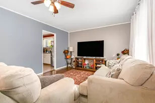 923 Plaza Dr, Joliet, IL 60435 - Photo 2