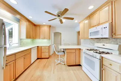 215 S Hi Lusi Avenue, Mount Prospect, IL 60056 - Photo 12