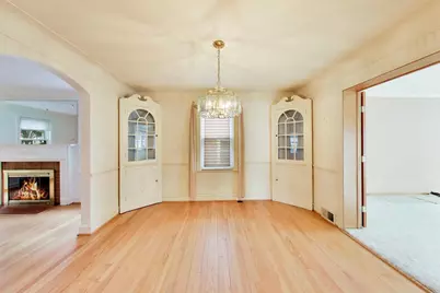 215 S Hi Lusi Avenue, Mount Prospect, IL 60056 - Photo 10