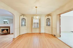 215 S Hi Lusi Ave, Mount Prospect, IL 60056 - Photo 10