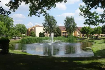 2203 S Crambourne Way, Arlington Heights, IL 60005 - Photo 2