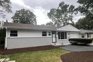 403 Burlington Ave, Clarendon Hills, IL 60514 - Photo 2