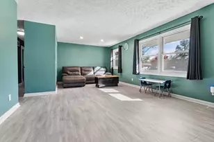 208 E 8th St, Gridley, IL 61744 - Photo 4