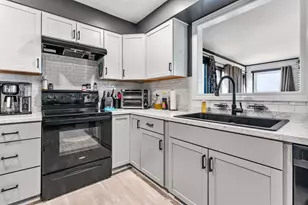 208 E 8th St, Gridley, IL 61744 - Photo 8