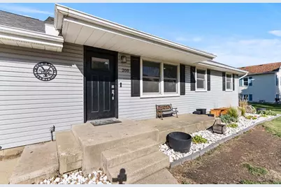 208 E 8th Street, Gridley, IL 61744 - Photo 2