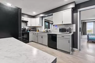 208 E 8th St, Gridley, IL 61744 - Photo 6