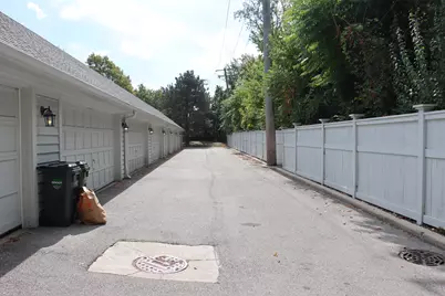 5842 N Saint Johns Court, Chicago, IL 60646 - Photo 32