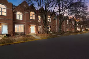 5842 N St Johns Ct, Chicago, IL 60646 - Photo 2