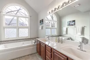 5842 N St Johns Ct, Chicago, IL 60646 - Photo 20