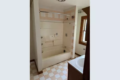 393 N 6th Avenue, Kankakee, IL 60901 - Photo 8