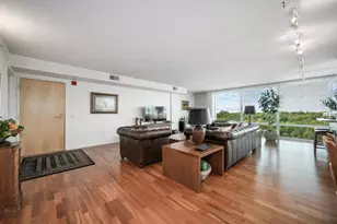 9725 Woods Dr, Skokie, IL 60077 - Photo 4