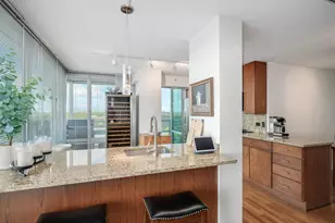 9725 Woods Dr, Skokie, IL 60077 - Photo 8