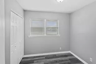 991 Tollview Ave, Aurora, IL 60505 - Photo 8