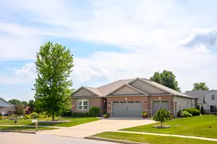 2611 Piney Run, Bloomington, IL 61705 - Photo 2