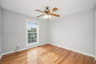 1379 W Deer Ct, Palatine, IL 60067 - Photo 20