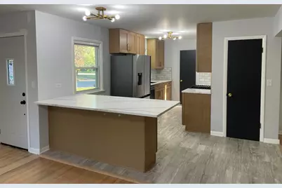 18452 Oakwood Avenue, Lansing, IL 60438 - Photo 2