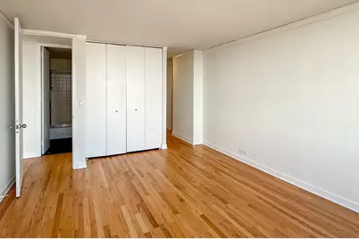 655 W Irving Park Road #4702, Chicago, IL 60613 - Photo 8