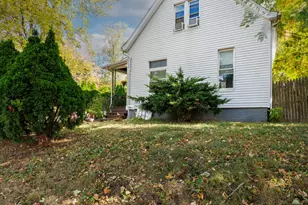 802 S Madison St, Bloomington, IL 61701 - Photo 2