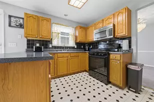 7 Melrose Ct, Bloomington, IL 61704 - Photo 8