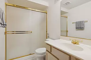 1618 Astor Ave, Oakbrook Terrace, IL 60181 - Photo 18