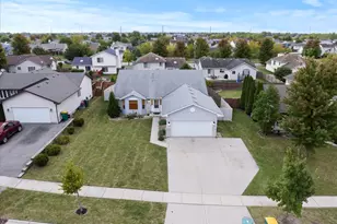 1306 Bassett Dr, Joliet, IL 60431 - Photo 32