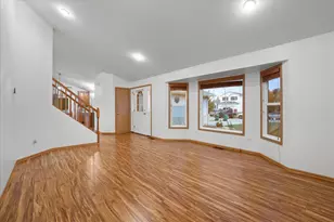 1306 Bassett Dr, Joliet, IL 60431 - Photo 4