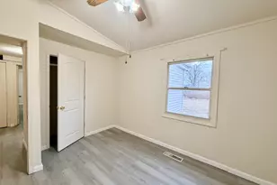 2016 Greendale Dr, Champaign, IL 61821 - Photo 6