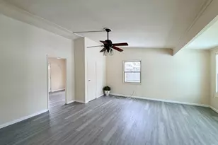 2016 Greendale Dr, Champaign, IL 61821 - Photo 4
