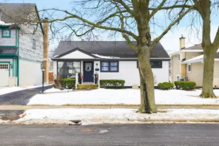 745 S Hillside Ave, Elmhurst, IL 60126 - Photo 2