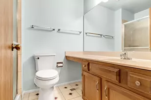 304 Glasgow Ln, Schaumburg, IL 60194 - Photo 10