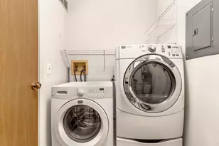 304 Glasgow Ln, Schaumburg, IL 60194 - Photo 12