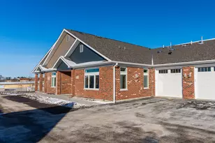 60 Kloe Ln, Sycamore, IL 60178 - Photo 2