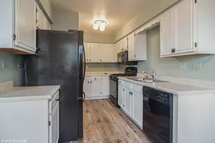 734 E Whispering Oaks Ct, Palatine, IL 60074 - Photo 6