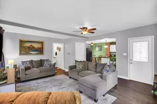 641 E Center St, Paxton, IL 60957 - Photo 8