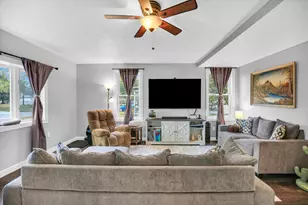 641 E Center St, Paxton, IL 60957 - Photo 10