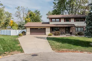 704 Carolyn St, Mendota, IL 61342 - Photo 2