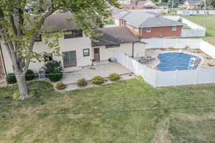 704 Carolyn St, Mendota, IL 61342 - Photo 6