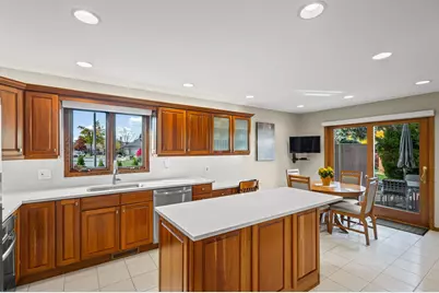 2409 E Greshan Court, Arlington Heights, IL 60004 - Photo 8