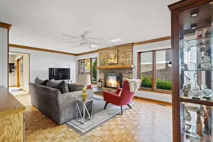 2409 E Greshan Ct, Arlington Heights, IL 60004 - Photo 6