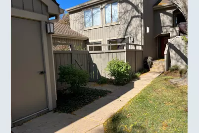 315 Bluff Court #C, Lake Barrington, IL 60010 - Photo 2