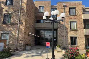 1926 Prairie Square, Schaumburg, IL 60173 - Photo 2