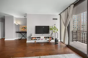 630 N State St, Chicago, IL 60654 - Photo 6